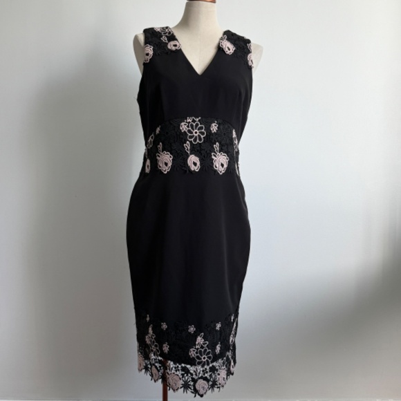 RW&CO - Black Fitted Sleeveless Dress with Floral Lace Details - Picture 1 of 13